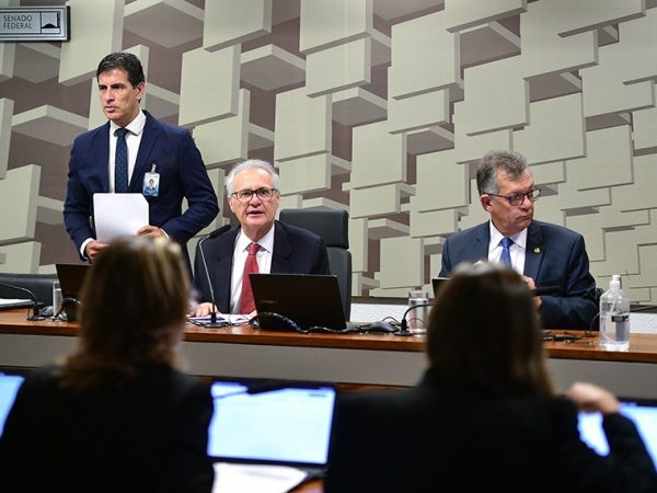 Mesa: 
presidente da CAE, senador Renan Calheiros (MDB-AL);
senador Laércio Oliveira (PP-SE).