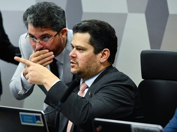 Mesa: 
senador Marcos Rogério (PL-RO); 
presidente da CCJ, senador Davi Alcolumbre (União-AP).