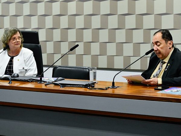 Mesa: 
presidente da CE, senadora Teresa Leitão (PT-PE);
senador Jorge Kajuru (PSB-GO).
