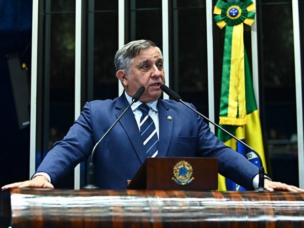 Em discurso, à tribuna, senador Izalci Lucas (PL-DF).