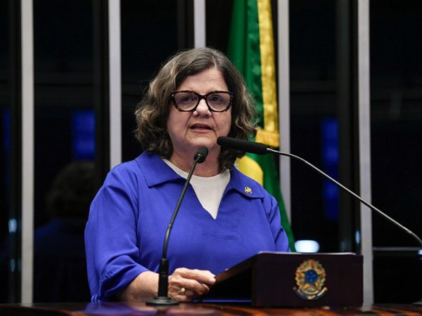 À tribuna, em discurso, senadora Teresa Leitão (PT-PE).