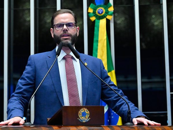 Senador Jorge Seif (PL-SC) em discurso à tribuna.