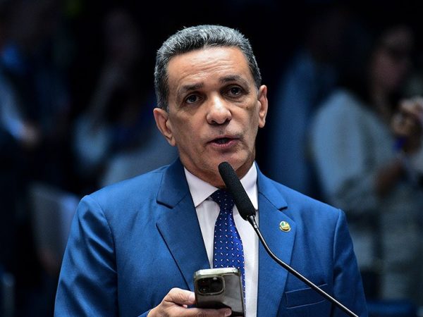 Em pronunciamento, à bancada, senador Mecias de Jesus (Republicanos-RR).