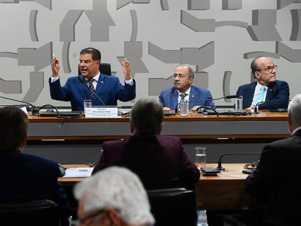 Mesa: 
presidente da CPCMS, senador Nelsinho Trad (PSD-MS); 
senador Chico Rodrigues (PSB-RR); 
senador Fernando Dueire (MDB-PE).