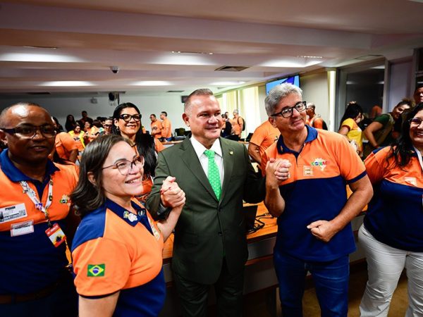 Agentes comunitários de Saúde e agentes de Combate às Endemias comemoram audiência ao lado do senador Wellington Fagundes (PL-MT).
