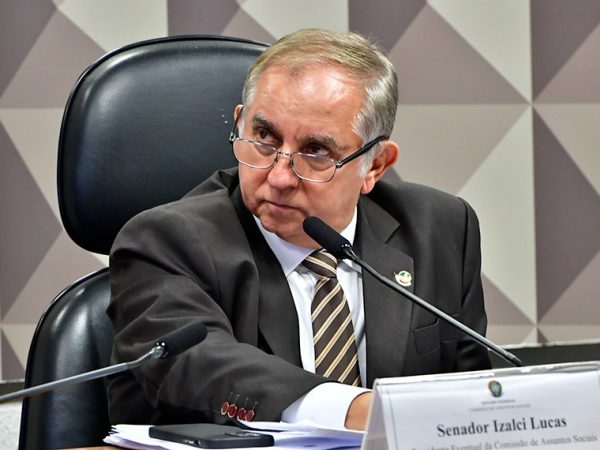 Mesa: 
presidente eventual da CAS, senador Izalci Lucas (PSDB-DF).