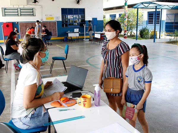 Servidores públicos como os da área da educação poderão receber benefícios congelados entre 2020 e 2021 Ione Moreno/Semcom