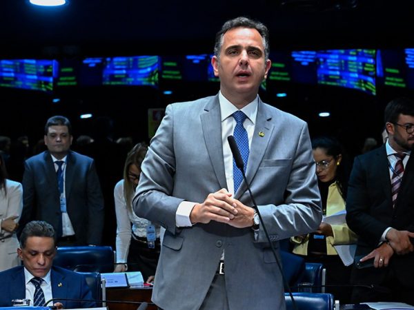 Senador Rodrigo Pacheco (PSD-MG) em pronunciamento à bancada.