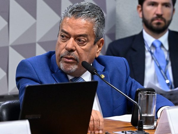 Em pronunciamento, à mesa, vice-presidente da CMMPV 1.327/2025, senador Dr. Hiran (PP-RR).