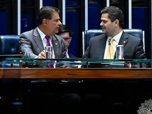 Mesa: 
senador Nelsinho Trad (PSD-MS); 
presidente do Senado Federal, senador Davi Alcolumbre (União-AP).