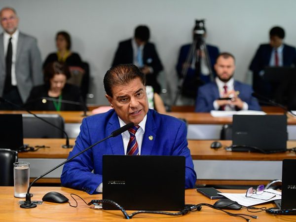 À bancada, em pronunciamento, relator do PL 4.558/2019, senador Nelsinho Trad (PSD-MS).