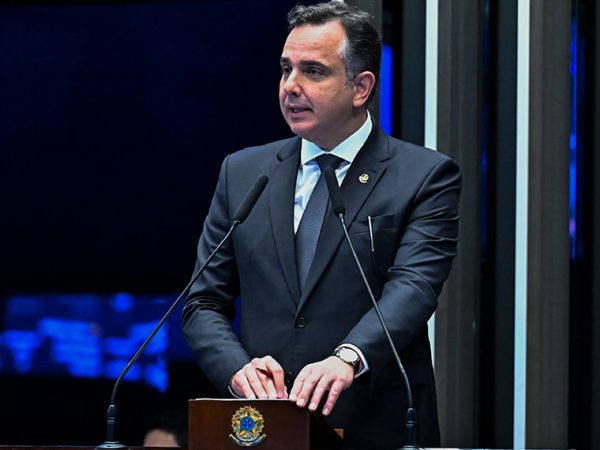 Em discurso,  à tribuna, senador Rodrigo Pacheco (PSD-MG).