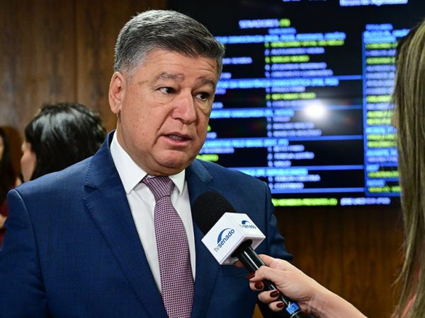 Presidente da CPMI - INSS, senador Carlos Viana (Podemos-MG), concede entrevista.