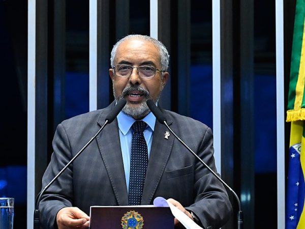 imagem_materia À tribuna, em discurso, senador Paulo Paim (PT-RS).