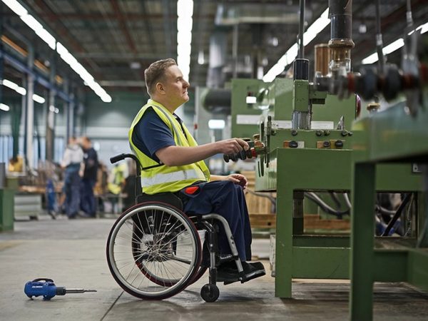 Projeto de Paim quer incentivar boas práticas por firmas desobrigadas de cumprir cota Freepix