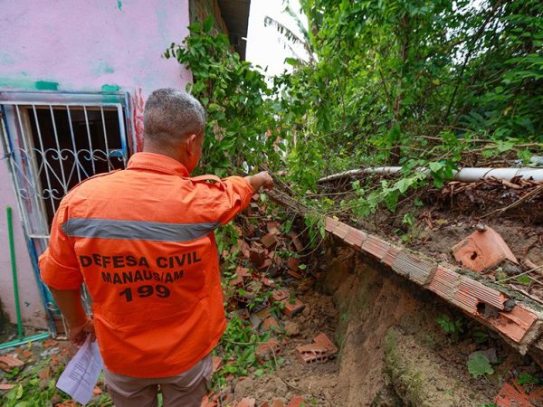 Defesa Civil em atuação em Manaus após as chuvas de fevereiro deste ano Antonio Pereira/Semcom