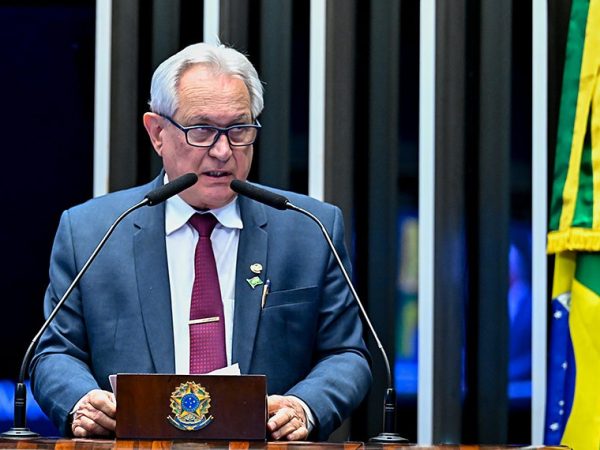 imagem_materia Em discurso, à tribuna, senador Hermes Klann (PL-SC).