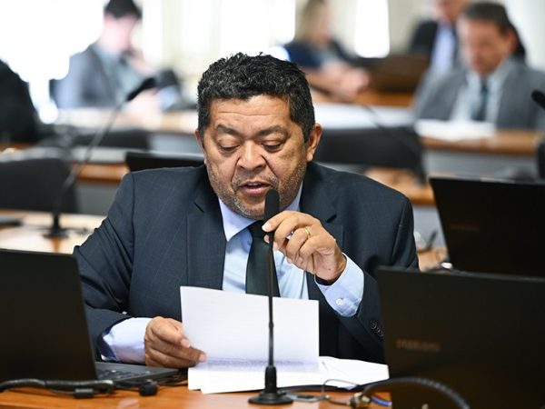 imagem_materia Em pronunciamento, à bancada, senador Beto Faro (PT-PA).
