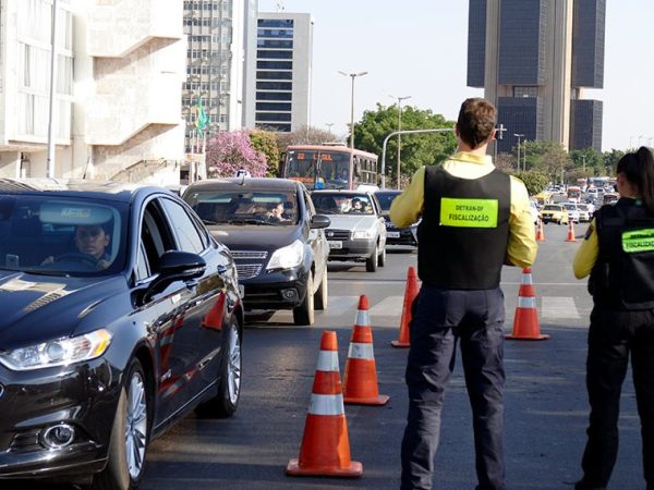Informação do local de registro do veículo é importante para autoridades de trânsito, sustenta projeto em análise na CAE Roque de Sá/Agência Senado