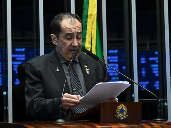 Em discurso, à tribuna, senador Jorge Kajuru (PSB-GO).