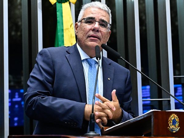 Em discurso, à tribuna, senador Eduardo Girão (Novo-CE).