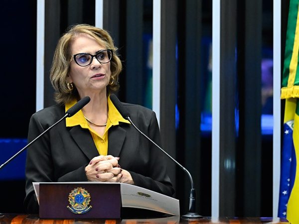 imagem_materia Em discurso, à tribuna, senadora Damares Alves (Republicanos-DF).