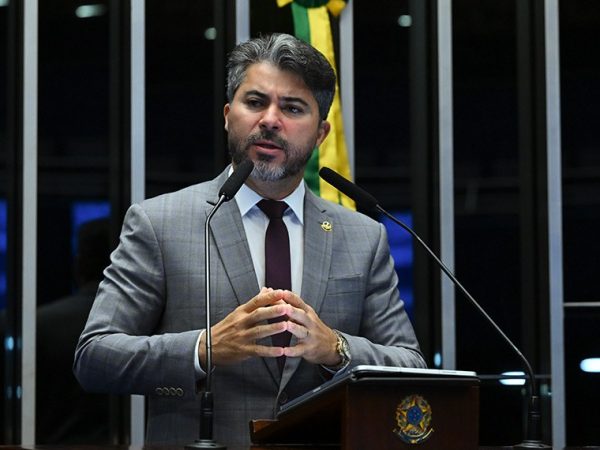 À tribuna, em discurso, senador Marcos Rogério (PL-RO).