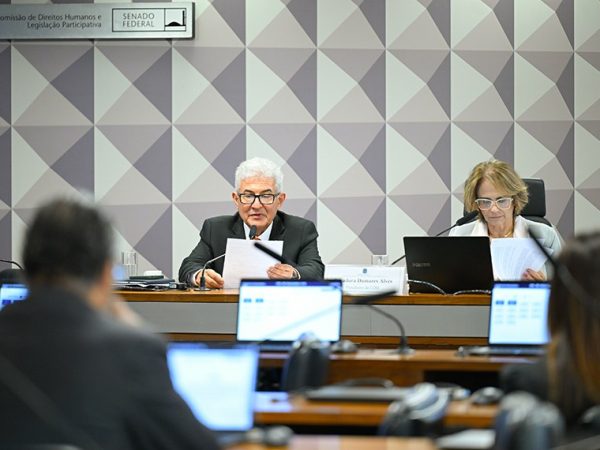 Mesa: 
relator ad hoc senador Astronauta Marcos Pontes (PL-SP), em pronunciamento;
presidente da CDH, senadora Damares Alves (Republicanos-DF), conduz reunião.