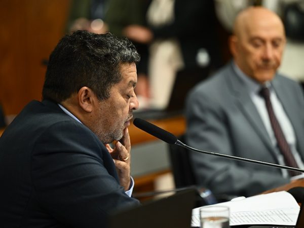 imagem_materia Em destaque, à bancada, senador Confúcio Moura (MDB-RO).