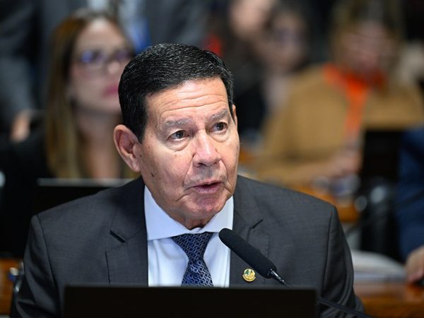 imagem_materia O senador Hamilton Mourão relatou a mensagem Andressa Anholete/Agência Senado