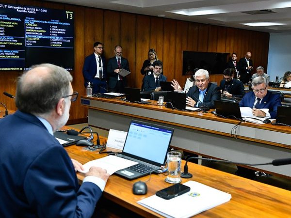 Bancada:
senador Astronauta Marcos Pontes (PL-SP) - em pronunciamento; 
senador Izalci Lucas (PL-DF).
