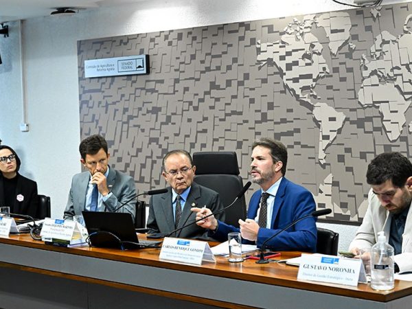 Mesa: 
secretário federal de Controle Interno da Controladoria-Geral da União (CGU), Ronald da Silva Balbe;
presidente da CRA, senador Zequinha Marinho (Podemos-PA);
consultor jurídico do Ministério do Desenvolvimento Agrário e Agricultura Familiar (MDA), Carlos Henrique Naegeli Gondim em pronunciamento;
diretor de Gestão Estratégica do Instituto Nacional de Colonização e Reforma Agrária (Incra), Gustavo Souto Noronha.