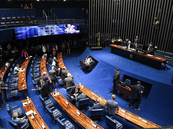 Mesa: 
líder do governo no Senado Federal, senador Jaques Wagner (PT-BA); 
presidente do Senado Federal, senador Rodrigo Pacheco (PSD-MG); 
secretário-geral da Mesa do Senado Federal, Gustavo A. Sabóia Vieira.