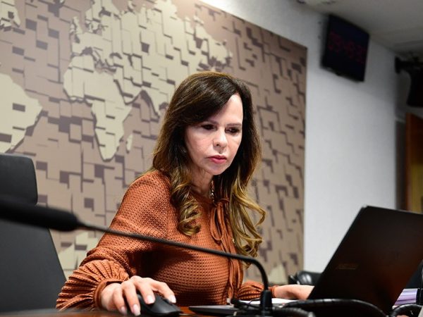 Mesa: 
presidente da CDR, senadora Professora Dorinha Seabra (União-TO).