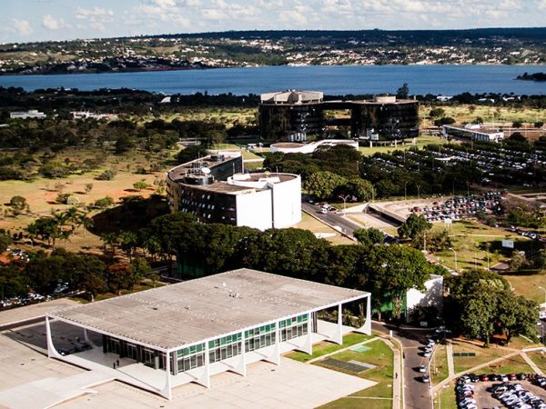 Vista do Supremo Tribunal Federal (STF) com a Procuradoria-Geral da União ao fundo Rodrigo Jorge  - stock.adobe.com