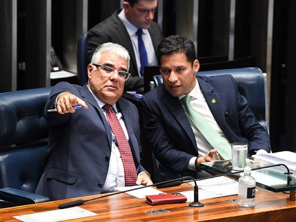 Mesa: 
senador Eduardo Girão (Novo-CE); 
relator do PL 914/2024, senador Rodrigo Cunha (Podemos-AL).