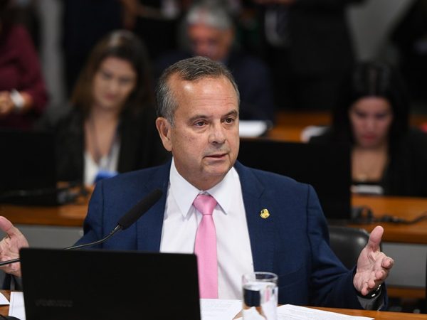 Bancada:
senador Rogerio Marinho (PL-RN), em pronunciamento.