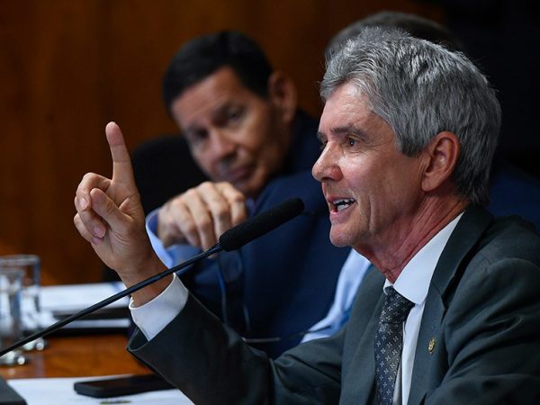 Bancada:
senador Hamilton Mourão (Republicanos-RS);
senador Jaime Bagattoli (PL-RO), em pronunciamento.