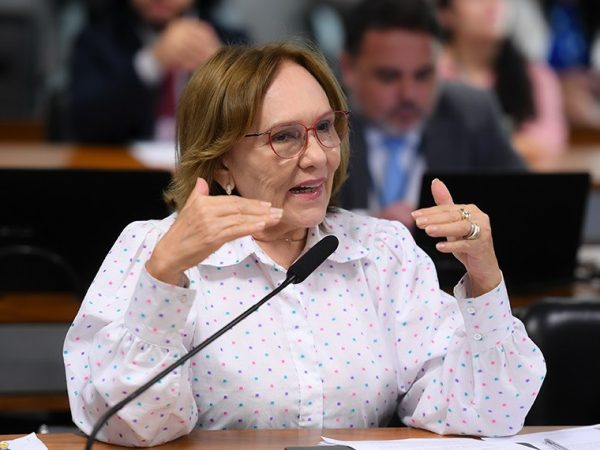 Bancada:
senadora Zenaide Maia (PSD-RN), em pronunciamento.