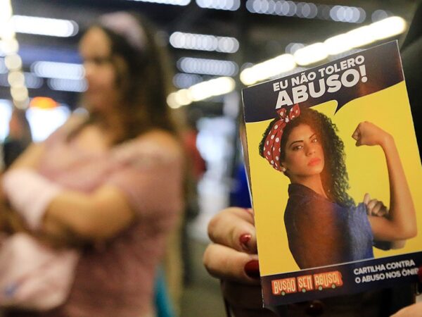 Campanha contra abuso no transporte público de Curitiba Valdecir Galor/SMCS