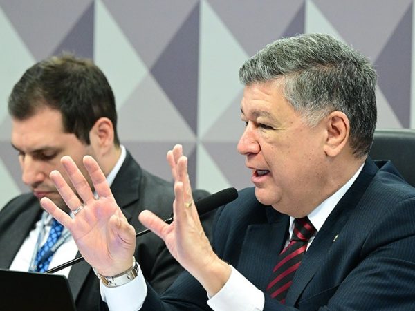 Mesa: 
coordenador de Comissões Especiais, Temporárias e Parlamentares de Inquérito (Coceti), Leandro Augusto de Araújo Cunha Bueno; 
presidente da CPMI - INSS, senador Carlos Viana (Podemos-MG), conduz reunião.