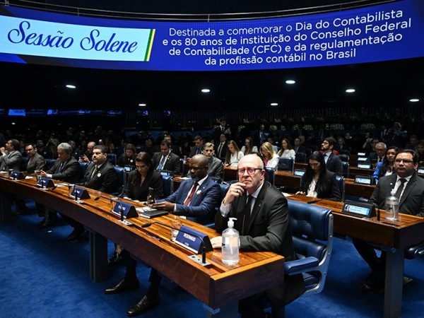 Convidados à bancada acompamha, sessão .