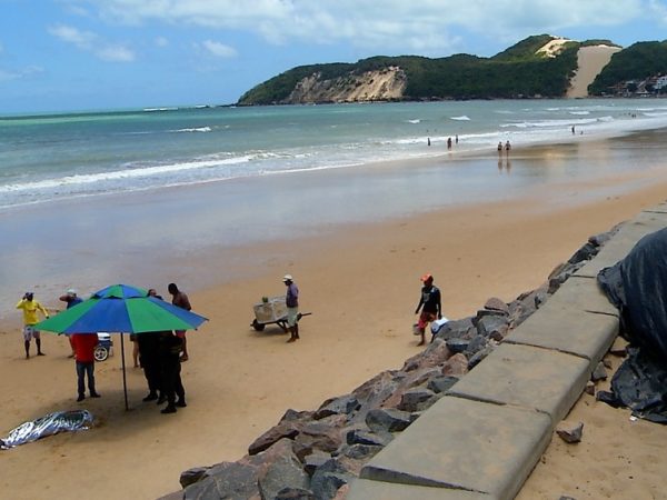 Turista morreu após se afogar na praia de Ponta Negra, em Natal (Foto: Reprodução/Inter TV Cabugi)