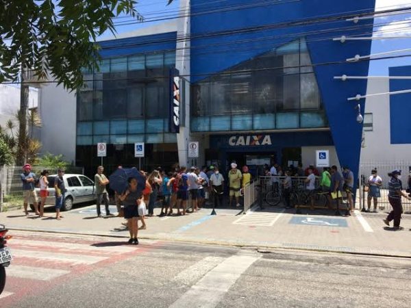 Todas as agências da Caixa vão abrir 2 horas mais cedo e funcionar das 8h às 14h. — Foto: Quezia Oliveira/Inter TV Cabugi
