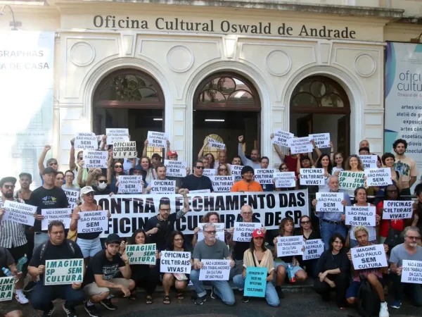 São Paulo (SP), 13/04/2024 - Ato contra o fechamento das Oficinas Culturais na Oficina Cultural Oswald de Andrade em Bom Retiro. Foto: Rovena Rosa/Agência Brasil