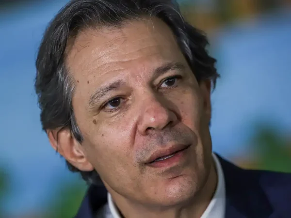 Brasília (DF) 13/05/2024 - O ministro da Fazenda, Fernando Haddad fala sobre a reunião entre o presidente Lula e o governador do RS, Eduardo Leite.Na reunião ficou decidido a suspensão da dívida do Rio Grande do Sul por 3 anos.
Foto: Joédson Alves/Agência Brasil
