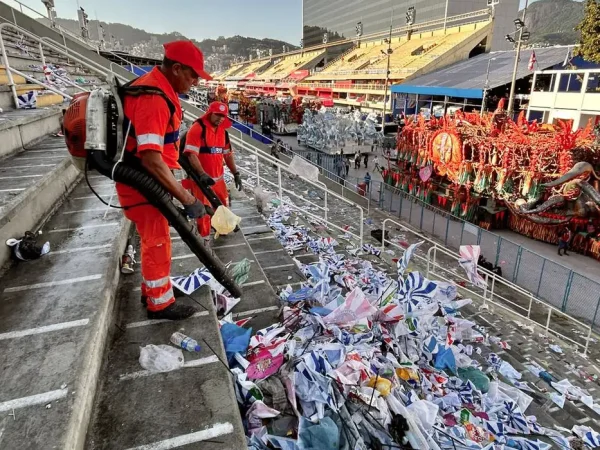 Rio de Janeiro (RJ) - COMLURB faz a limpeza do Sambódromo e entorno após os desfiles de Carnaval. Foto:  Comlurb/Divulgação