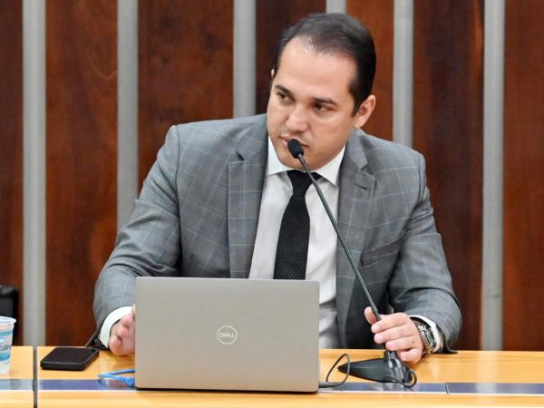 O deputado comemorou a notícia e enalteceu as medidas do Executivo Estadual. — Foto: Eduardo Maia