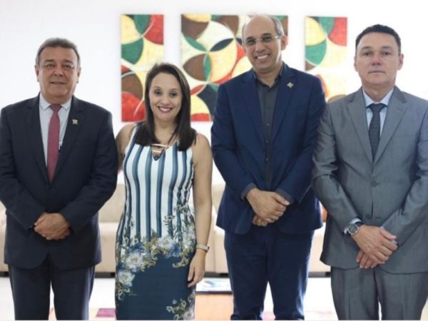 Em Brasília, o prefeito Amazan esteve com a presidente nacional do Podemos. — Foto: Instagram/Reprodução