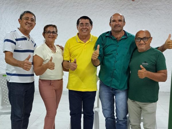 Severino Rodrigues, pré-candidato a prefeito, recebeu com entusiasmo o apoio dos vereadores. — Foto: Divulgação
